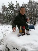 艺术家王华中生活:雪中放纵-下场雪实在不易，雪中癫一次，酒杯里添加点雪美味十足【图4】